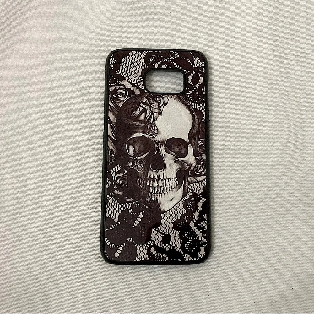 Skull And Roses Phone Case